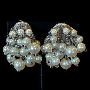 Vintage Clip On Faux Pearl Dangle Cha Cha Earrings Cluster Bridal Wedding Classy